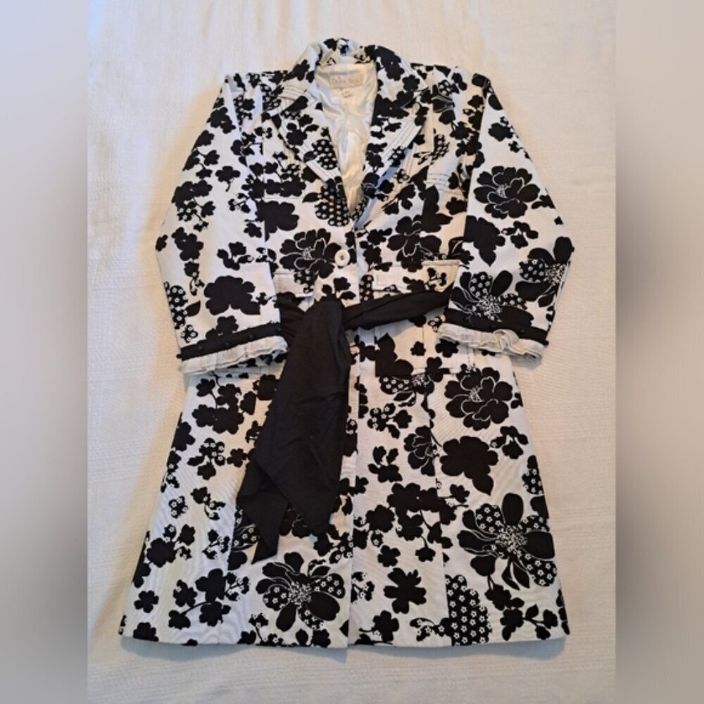 Trish Scully girls size 6X black and white floral belted coat, EUC